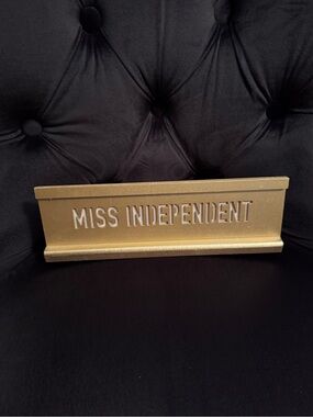 Gold 'Miss Independent' Desk Decor Sign